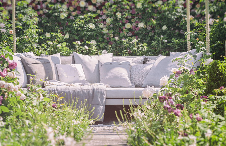 how to choose comfortable furniture for an outdoor space