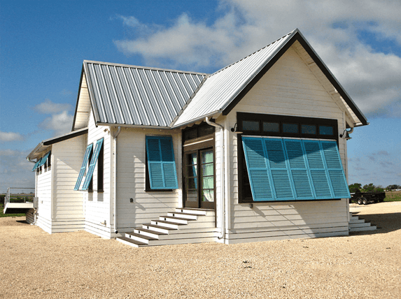 plan-ahead-to-protect-windows-during-hurricane