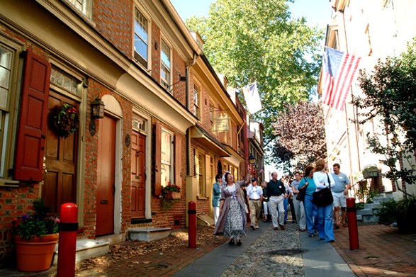 elfreths-alley-tour-historic-philadelphia-587-587x0